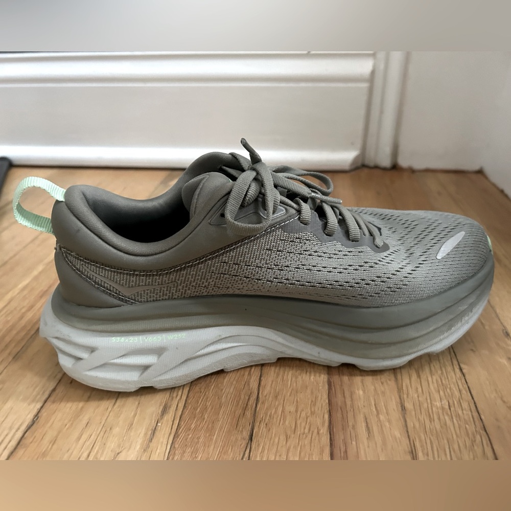 Hola Bondi 8 size 6.5